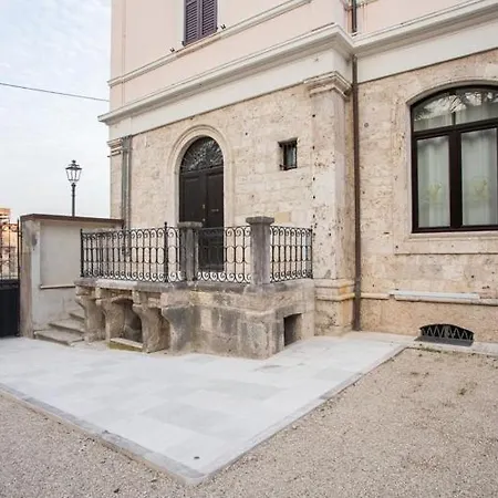 게스트하우스 Villino Mari Con Parcheggio Privato Gratuito 4*